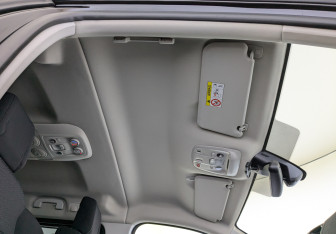 Подержанный автомобиль Peugeot Traveller 2022 года (22 фото)