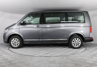 Подержанный автомобиль Volkswagen Caravelle 2017 года (8 фото)