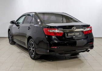 Подержанный автомобиль Toyota Camry Sedan 2014 года (7 фото)