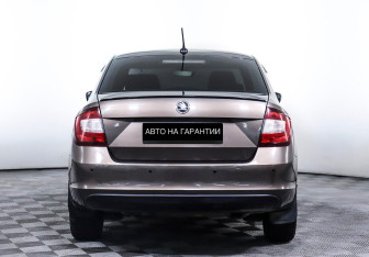 Подержанный автомобиль Skoda Rapid Liftback 2017 года (6 фото)