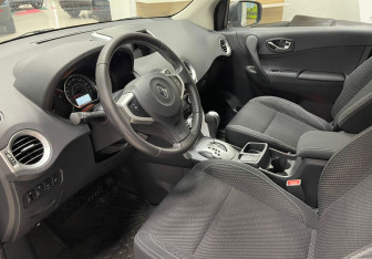 Подержанный автомобиль Renault Koleos 2012 года (12 фото)