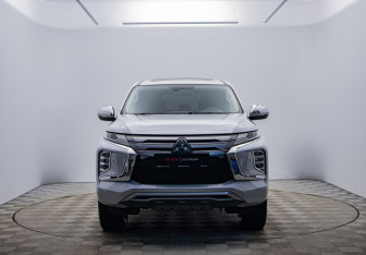 Подержанный автомобиль Mitsubishi Pajero Sport 2020 года (2 фото)