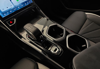 Подержанный автомобиль Geely Atlas 2024 года (14 фото)