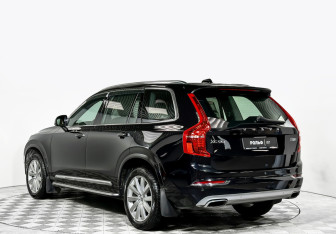 Подержанный автомобиль Volvo XC90 2018 года (7 фото)