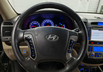 Подержанный автомобиль Hyundai Santa Fe 2012 года (12 фото)