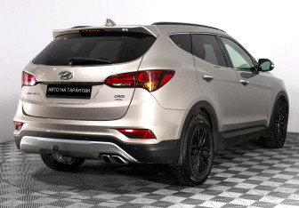Подержанный автомобиль Hyundai Santa Fe 2017 года (3 фото)