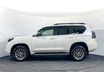 Подержанный автомобиль Toyota Land Cruiser Prado 2017 года (8 фото)