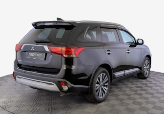 Подержанный автомобиль Mitsubishi Outlander 2020 года (5 фото)