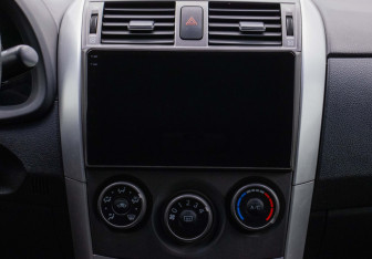 Подержанный автомобиль Toyota Corolla Sedan 2011 года (14 фото)
