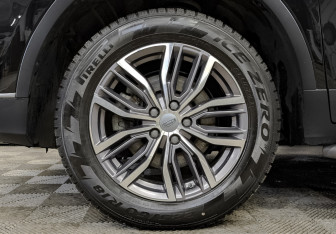 Подержанный автомобиль Geely Atlas Pro 2023 года (17 фото)