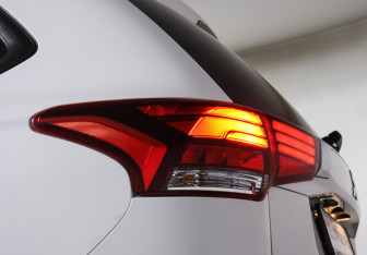 Подержанный автомобиль Mitsubishi Outlander 2019 года (20 фото)