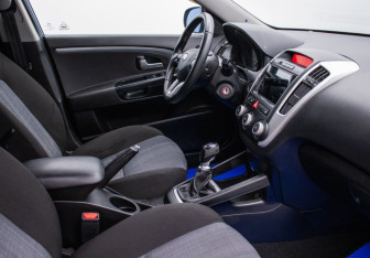 Подержанный автомобиль Kia Ceed Wagon 2010 года (10 фото)