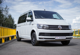 Подержанный автомобиль Volkswagen Caravelle 2018 года (3 фото)