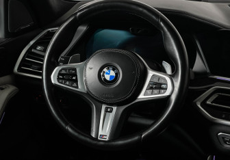 Подержанный автомобиль BMW X5 2021 года (15 фото)