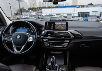 Подержанный автомобиль BMW X3 2017 года (12 фото)