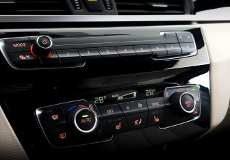 Подержанный автомобиль BMW X1 2022 года (28 фото)