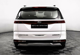 Подержанный автомобиль Kia Carnival 2020 года (6 фото)