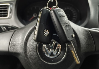 Подержанный автомобиль Volkswagen Polo Sedan 2012 года (15 фото)