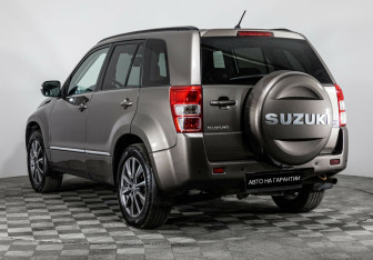Подержанный автомобиль Suzuki Grand Vitara 2012 года (3 фото)
