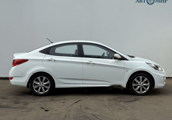 Подержанный автомобиль Hyundai Solaris Sedan 2012 года (4 фото)