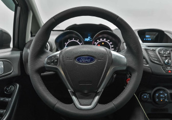 Подержанный автомобиль Ford Fiesta Sedan 2017 года (6 фото)