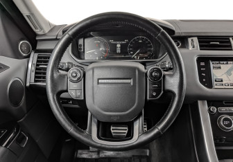 Подержанный автомобиль Land Rover Range Rover Sport 2015 года (22 фото)