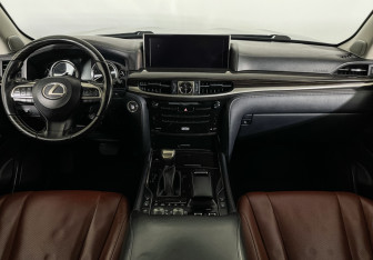 Подержанный автомобиль Lexus LX 2021 года (12 фото)
