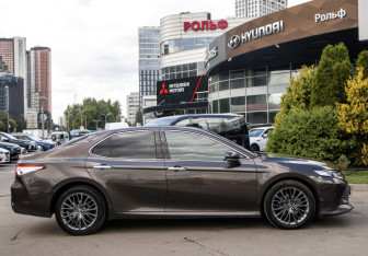Подержанный автомобиль Toyota Camry Sedan 2019 года (3 фото)