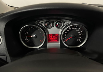 Подержанный автомобиль Ford Focus Sedan 2008 года (11 фото)