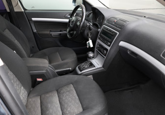 Подержанный автомобиль Skoda Octavia Liftback 2011 года (8 фото)