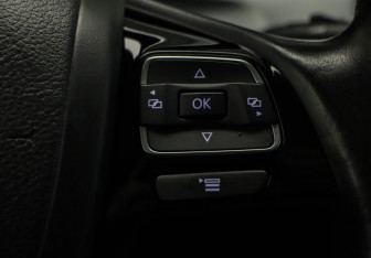 Подержанный автомобиль Volkswagen Touareg 2016 года (11 фото)