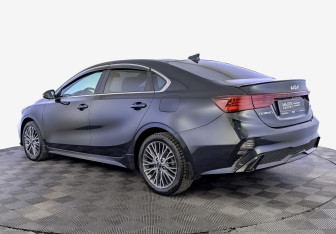 Подержанный автомобиль Kia Cerato Sedan 2022 года (7 фото)