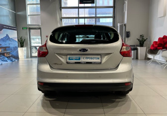 Подержанный автомобиль Ford Focus Hatchback 2014 года (5 фото)