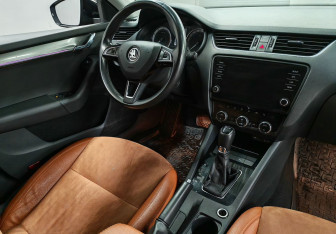 Подержанный автомобиль Skoda Octavia Liftback 2017 года (9 фото)