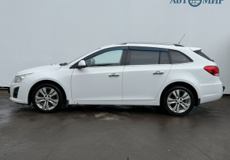 Подержанный автомобиль Chevrolet Cruze Wagon 2014 года (8 фото)