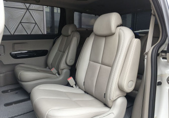 Подержанный автомобиль Kia Carnival 2018 года (26 фото)