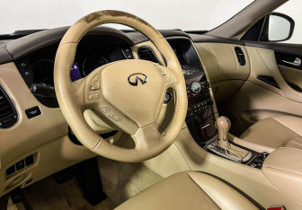 Подержанный автомобиль Infiniti EX 2012 года (13 фото)