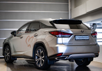 Подержанный автомобиль Lexus RX 2021 года (6 фото)
