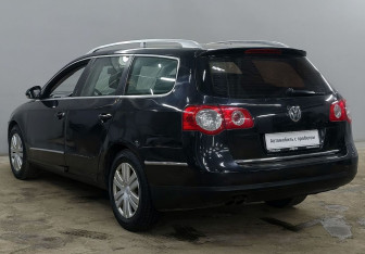 Подержанный автомобиль Volkswagen Passat Wagon 2010 года (7 фото)