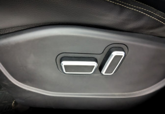 Подержанный автомобиль Geely Emgrand X7 2019 года (20 фото)