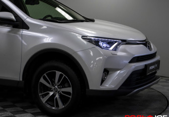 Подержанный автомобиль Toyota RAV4 2018 года (20 фото)