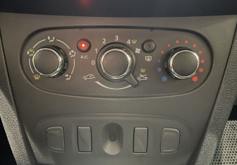 Подержанный автомобиль Renault Logan Sedan 2020 года (15 фото)