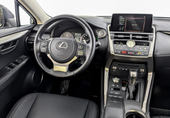 Подержанный автомобиль Lexus NX 2021 года (28 фото)