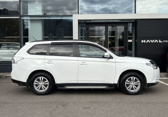Подержанный автомобиль Mitsubishi Outlander 2013 года (4 фото)