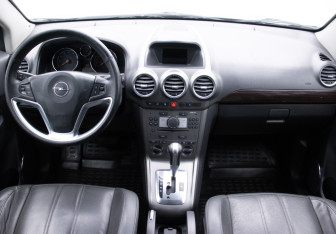 Подержанный автомобиль Opel Antara 2008 года (13 фото)
