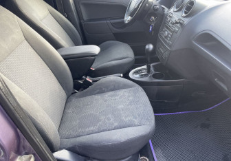 Подержанный автомобиль Ford Fiesta Hatchback 2008 года (9 фото)