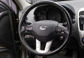 Подержанный автомобиль Kia Ceed Hatchback 2010 года (17 фото)