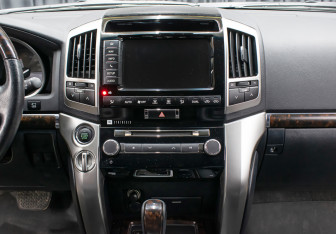 Подержанный автомобиль Toyota Land Cruiser Suv 2014 года (15 фото)