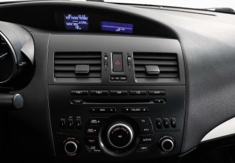 Подержанный автомобиль Mazda 3 Sedan 2012 года (7 фото)