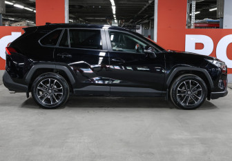 Подержанный автомобиль Toyota RAV4 2021 года (4 фото)